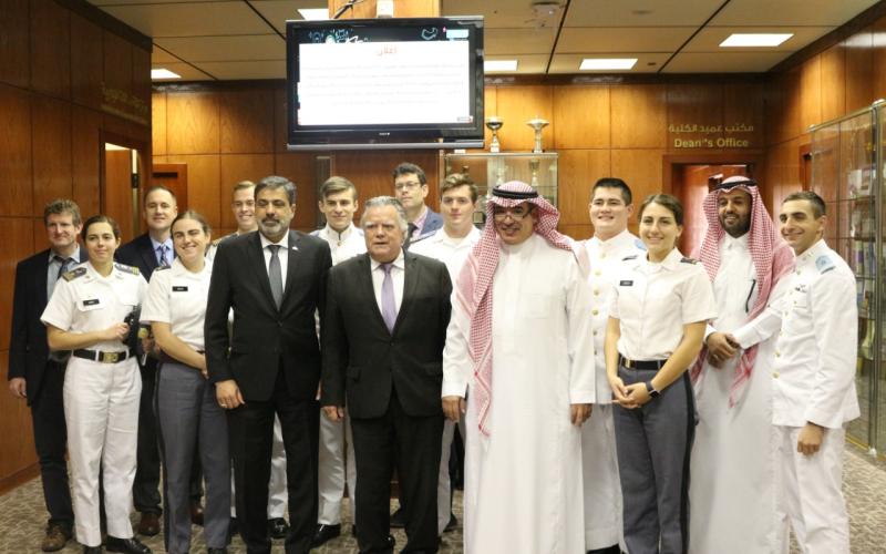 عميد الكلية يستقبل فد من مجلس العلاقات الأمريكية العربية 