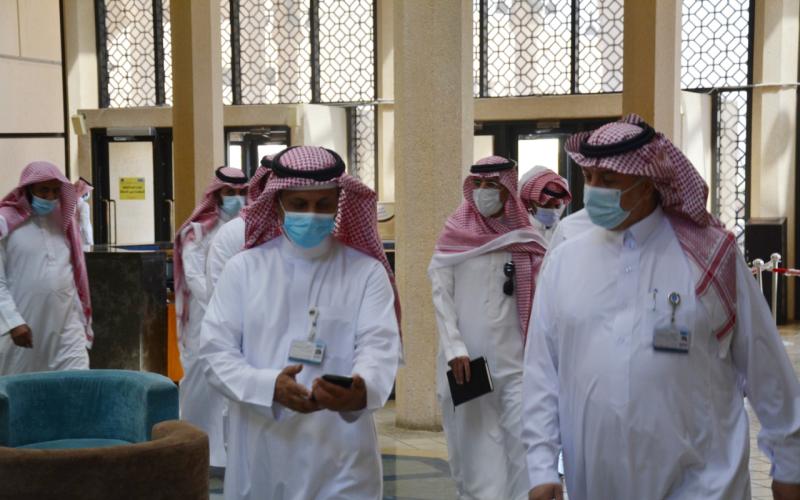 وكيل الجامعة للشؤون التعليمية والأكاديمية يزور كلية التربية