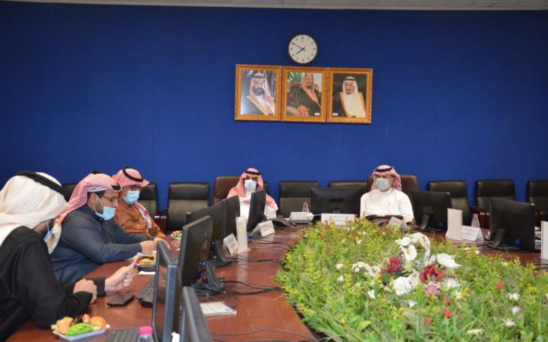 سعادة عميد كلية التربية الأستاذ الدكتو/ عثمان بن محمد المنيع يستقبل وفد جامعة الحدود الشمالية 